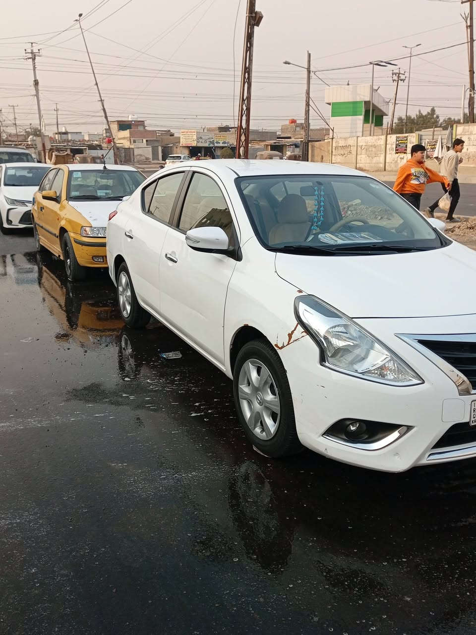 سلام عليكم نيسان سني مصري بيهة طخة بلجاملغ الامامي وشخط بلباب العبري والي ورا فقط شخط لا ضربة ولا صبغ ولا بارد مكينة وكير كفالة السيارة ماشية ٢٠ الف رقمي *********** مكاني بغداد مدينة الصدر السعر ١١٥
