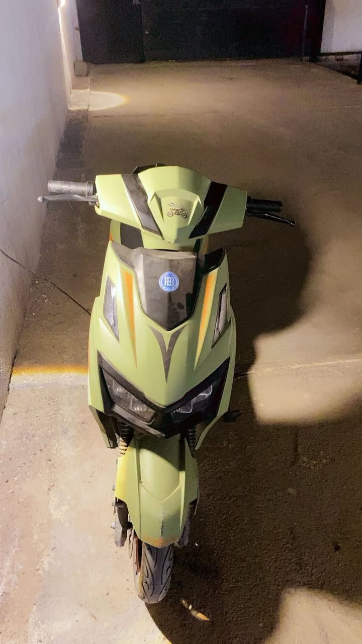 السلام عليكم دراجه شحن لبيع مستخدمه فقط شهر جديده 6 بطاريات وتمشي 45كيلو  السعر خاص او الاستفسار ع رقم ***********
