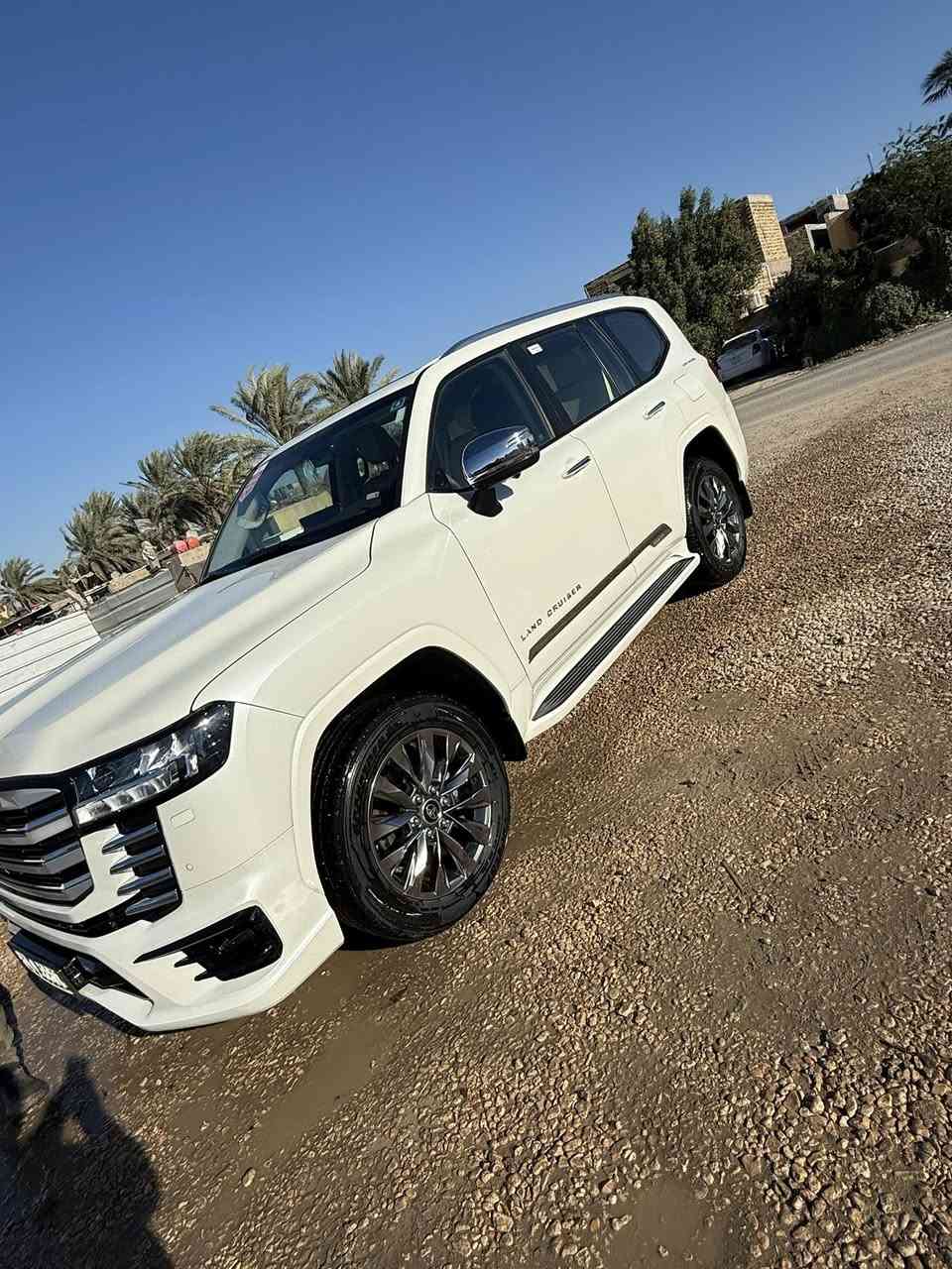 لاندكروز موديل 24 ماشيه 15 جديده موجوده في الحله لمتيد مواصفاتها معروفه 6 سلندر محرك 4000 وباقي المواصفات معروفه استفسار ***********
