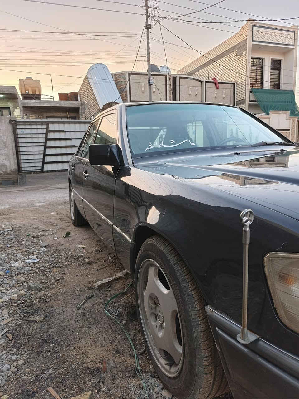 للبيع مارسيدس 90 ترهم قصد مصبوغه عام مابيها لا ضربة ولا معجون بيها خياس بسيط ومعمرة السيارة كير ومحرك vvti  3000 شرط النضافه السيارة كدامك فديو شوفها وخابرني غير متواجد ع الفيسبوك سعرها 63  وترهم قصد وهذا رقمي ***********
