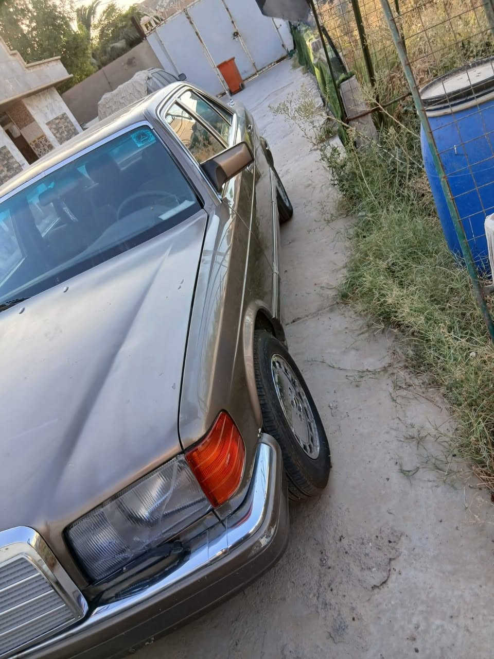 سلام عليكم
@مارسيدس رئاسي 300SE - 1996

كير و محرك بلادي عنكبوت ( قبق اسود) 

سياره بلاديه كلها 

كهربائيات كلها شغاله

تبريد فقط ليك قطعتن

سياره بيها قطع صبغ ابيع احزام من الاخير 

الغرفه الكشنات كلها نضيفه 

بلكات جديده 

نوزلات جديده 

دبل فيت بم ( بوش ) 

منظومه البانزين جديده كلها

عنكبوت صافي 

قواعد دبلات بلاديه لا كص و لا تصليح و لا خياس 

حادث مابيها 

السعر 65 بيه مجال بسيط 

الاستفسار :- *********** مكان بغداد 

بدون مواعيد كاذبه رجاء
