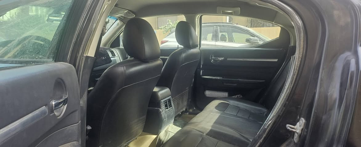 السلام عليكم
 الجارجر للبيع موديل 2010
بيها جاملغ خلفي...
صدر وكير ومحرك مكفول شاشه كامرات خلفي امامي
تخم تاير بيها حديد الغرفه كلها مغلفه ارضيه والتكم
تبريد ثلج... 
 ***********
