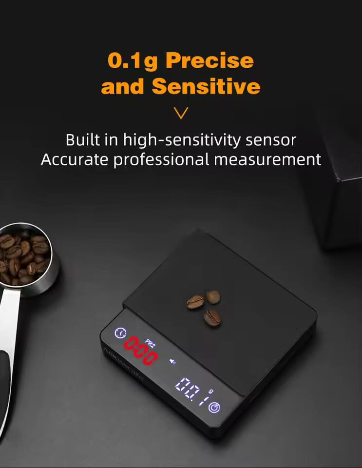 متوفر .. 🚨
AliKisscafe Espresso Digital Scale Mini
تتمتع ميزان القهوة 
الصغير جداً .
(الإصدار الأسود الجديد) بمواصفات تقنية متطورة تجعلها مثالية لاستخدامات الإسبريسو والتحضير اليدوي

المواصفات التقنية
سعة الوزن القصوى: يتحمل حتى 2 كجم (وفي بعض الإصدارات تصل إلى 3 كجم). 

دقة القياس: دقة عالية تبدأ من 0.1 جرام، مع نطاق قياس يبدأ من 0.3 جرام. 

وحدات القياس: يدعم التحويل بين الجرام (g) الأونصة (oz)، والمليلتر (ml).

الأبعاد: حجم مدمج للغاية يبلغ تقريباً 10 × 10 × 2 سم، مما يجعله مناسباً لوضعه تحت معظم مقابض ماكينات الإسبريسو. 

البطارية والشحن: مزود ببطارية ليثيوم قابلة لإعادة الشحن (عادةً بسعة 800mAh) تدوم حتى 90 يوماً من الاستخدام، ويتم شحنها عبر منفذ USB-C. 

الشاشة: شاشة LED مخفية ذات إضاءة خلفية تظهر بوضوح عند التشغيل، مع أزرار تحكم تعمل باللمس. 

الوظائف والمميزات الذكية
أوضاع التشغيل: يتضمن غالباً أربعة أوضاع (يدوي، توقيت تلقائي، وضع نسبة البن إلى الماء، ووضع قياس معدل التدفق Flow Rate). 

خاصية التصفير (Tare): لإلغاء وزن الوعاء أو الكوب والبدء بوزن المحتويات فقط. 

المؤقت المدمج: لمتابعة زمن استخلاص القهوة بدقة لضمان ثبات النكهة في كل مرة. 

مقاومة الحرارة: يتحمل درجات حرارة تصل إلى 105 درجة مئوية، ومزود بوسادة سيليكون لحماية الميزان من السوائل الساخنة. 

الإغلاق التلقائي: يدعم خاصية التوفير في الطاقة عبر الإغلاق الذاتي بعد دقيقتين من عدم الاستخدام. 

التصميم والمواد
المادة المصنعة: مصنوع من بلاستيك ABS المتين بلمسة نهائية باللون الأسود المطفي.
الوزن الذاتي: خفيف الوزن جداً (حوالي 270 جرام تقريباً)، مما يجعله سهل التنقل.

السعر والتفاصيل خاص .. ✉️
متوفر توصيل كل العراق .. 🚕


**إذا كنت صاحب هذا الإعلان وتريد حذفه لأي سبب، رجاءا أرسل رسالة إلى الدعم الفني**