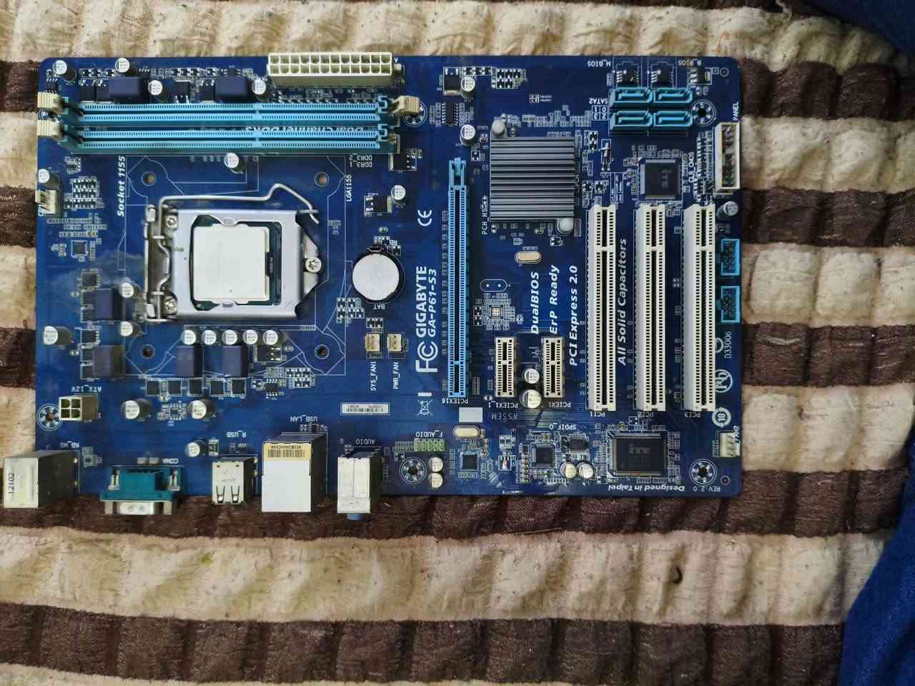 مذربورد Gigabyte GA-P61-S3 مع معالج Intel Core i5-3570
📌 المواصفات
مذربورد Gigabyte GA-P61-S3
Socket LGA1155
تدعم معالجات Intel الجيل الثاني والثالث
تدعم رامات DDR3
معالج Intel Core i5-3570
4 أنوية
تردد 3.40GHz (يصل إلى 3.80GHz مع Turbo Boost)
ذاكرة كاش 6MB
السعر 40
يوجد توصلي 
التواصل ***********
