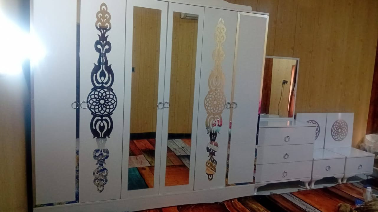 سلام. عليكم غرفه نوم تركيه  جديده مامستخدمه للبيع سعره 500 وبيه مجال. مكان   النجف الحريه  وتصال عل رقم ***********
