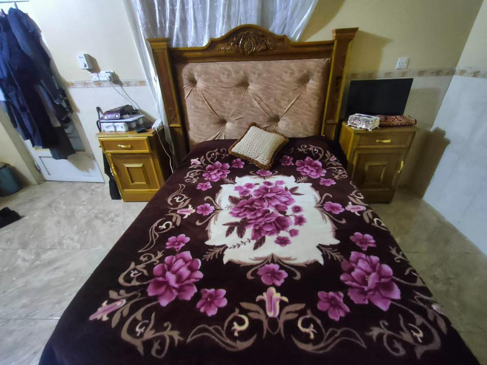 غرفه عراقيه استخدام قليل  السعر 750  وبيها مجال قليل للتواصل على الرقم 

***********
