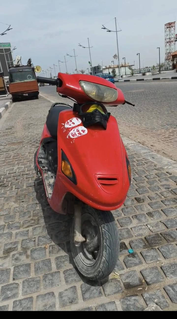 سلام عليكم درجة فراشه مكينه مفتوحه بيهه صوت كزوز سعر 325وبيها مجال بسيط عنوان بصره ابو الخصيب رقم***********

