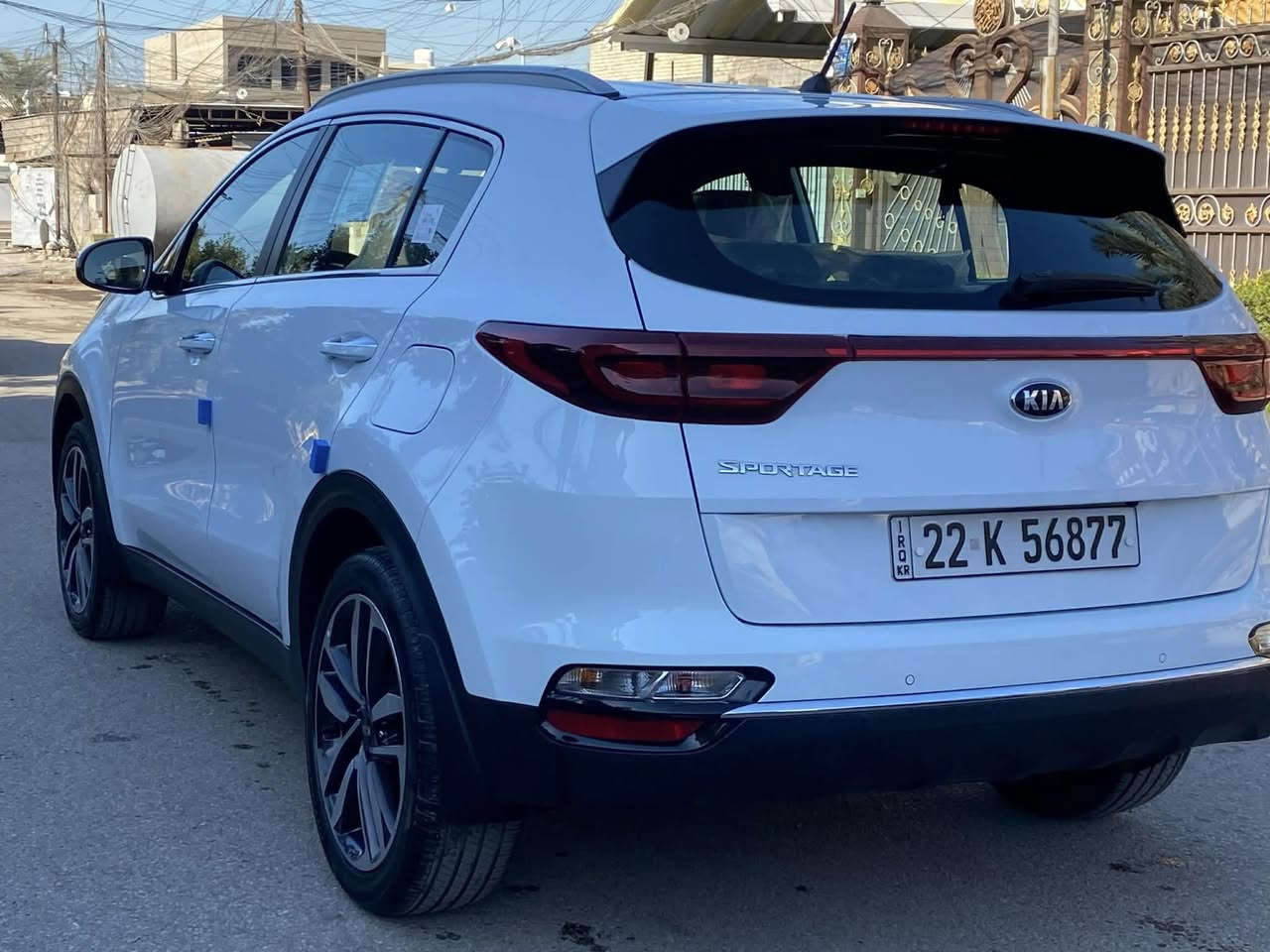 السلام عليكم عندي سبورتج 2020 السياره كفاله من الصبغ والضربه والتبديل بيها مكانين صغار بارد فقط رقم اربيل تحويل مباشر ماشي 75 الف حقيقي
محرك 2000
كشنات كهرباء
مري كهرباء 
قطعتين تبريد
داخل حمصي
حساسات
شاشه ايباد
كاميرا
وباقي المواصفات المعروفه
السسسعر 195$
مكاني بغداد الرصااااافه
للاتصال
***********
