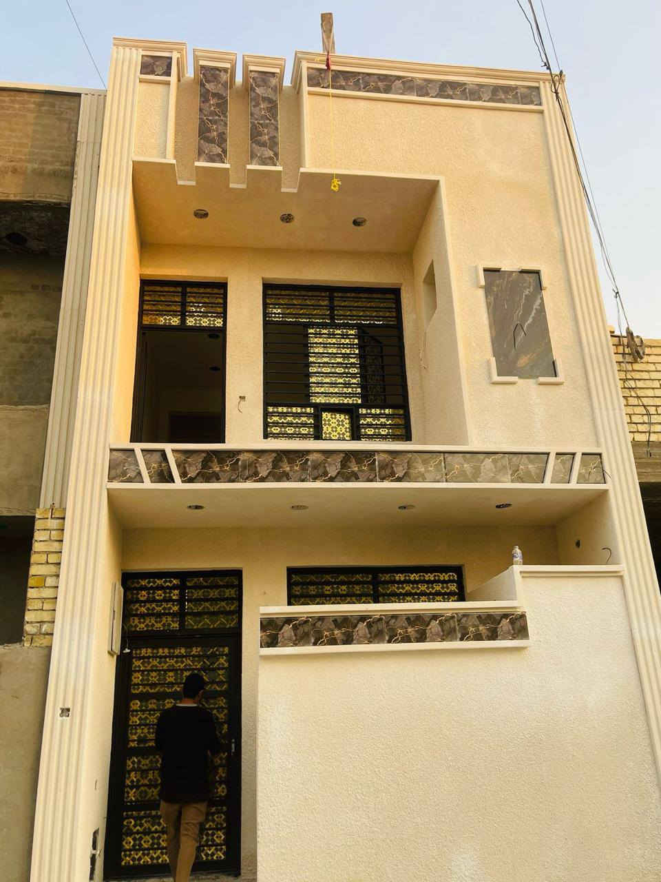 السلام عليكم 
دار للبيع ٥٠ متر طابقين كامل مفتاح أدخل شوف التصوير 
زراعي سند ٢٥ وإقرار محكمة 
منطقة كفاءات السيدية خلف كلية السلام
الخدمات كاملة للمنطقة 
الاستفسار ***********
