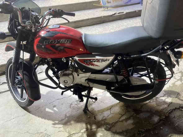 بوكسر ٢٢ مرقم وباسمي  تحويل ثاني يوم سنوية 
دراجة على ايد ومداريهة لا مفتوحة ولا مدعومة  على وضع الشركة دهن كل ١٠٠٠ كيلو ابدل دهن لوكي مولي لالماني 
تاخذهة كبل تشتغل بيهة ما تصرف ربع دراجة كاملة من كل نواحي دراجة ماشية ٢١ الف  ما مفتوح العداد  وديهة وين متريد  سعر الدراجة 2,500,000 لا تخابرني اذا مو شراي 
 للاستفسار ***********
