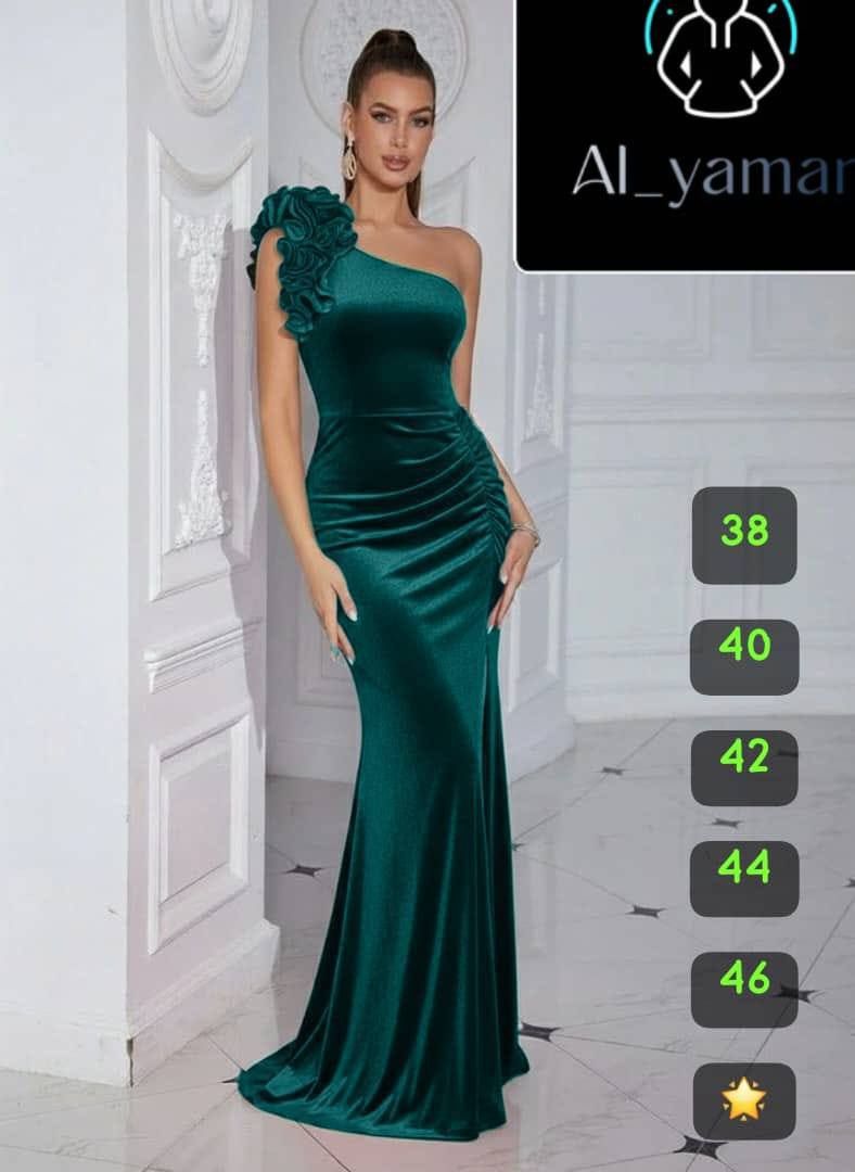 *الفستان جاهز لإظهار أناقتك بشكل كامل ومدورس وجاهز للتسليم الفوري❤️
*السعر عالخاص 🔥*
فستان سهرة انيق وقالب صحيح وتركي 💯 وموضح بالصور ❤️ 
مزود بشقة لأريحية المشي وشواط سيليكون من الكتف وسحب ظهر مخفي 🔥

القياسات مقاسين صحيحين 💯 
38 40 42 44 46 48
القماش مخمل اجنبي 
يوجد توصيل وشحن فوري بإذن الله ✅✅✅


**إذا كنت صاحب هذا الإعلان وتريد حذفه لأي سبب، رجاءا أرسل رسالة إلى الدعم الفني**