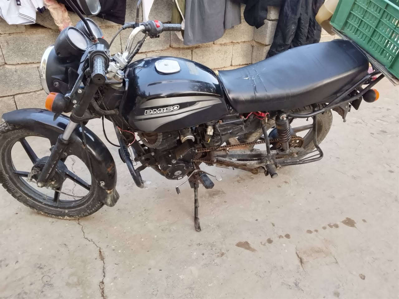 سلام عليكم دراجة  بيءم 150محرك مفتوح  مابيه اي نقص اوراق اصولي واصلة بل ترقيم للكمرك المكان ديالى بعقوبة كنعان  وي ستفسار اكثر اتصل علا رقم ***********
