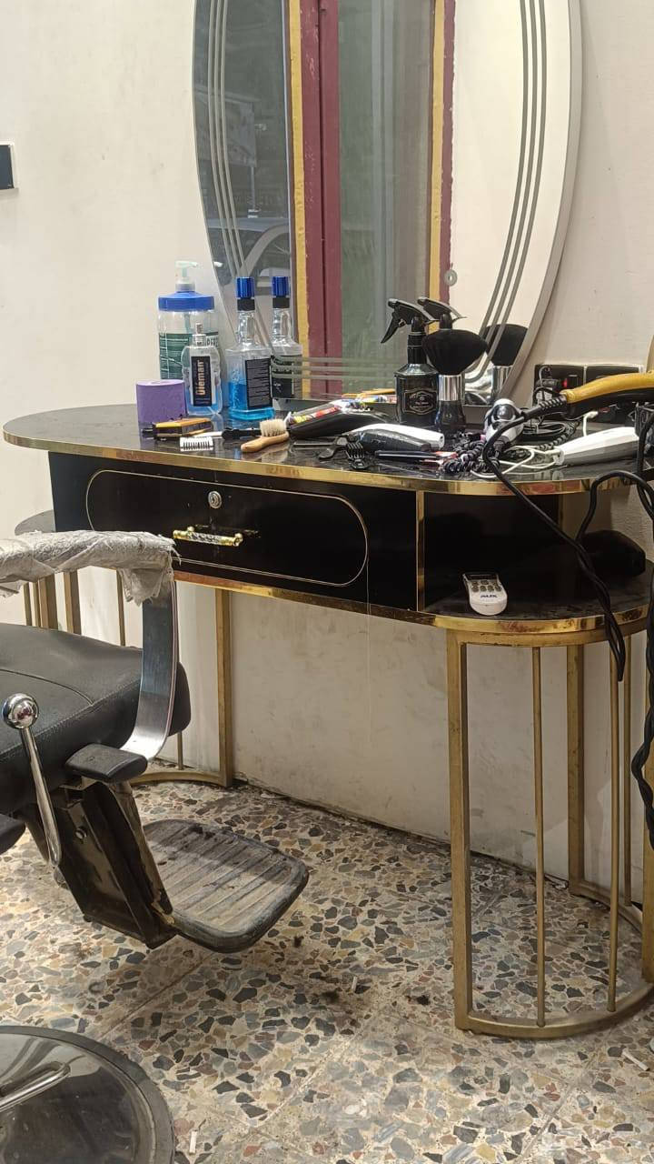 السلام عليكم شباب كرسي للبيع وميز جدد تجي تشوفهن اي ضرر ماكو وذن القنفات بس هاذ الجلد مالهن 
الكرسي ١٥٠
الميز ١٢٥ 
القنفات ٧٥ 
العنوان بغداد الخطيب مكلف بنشر تريد تعال خاص او واتساب 
***********
