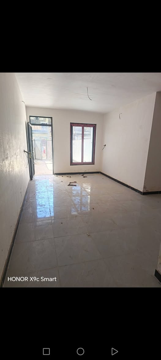 عقار للبيع ١٠٠م/واجهة /٤/يتكون من /٣/غرف نوم /+صالة +مطبخ خدمات /البيت نظيف /موقع ممتاز /شرطة الخامسة /خلف /جامع الجميلي /الاستفسار على هذا الرقم /***********/السعر مناسب /×××
