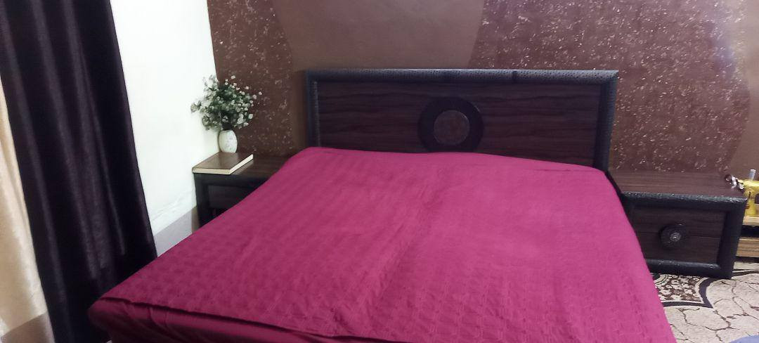 غرفة نوم للبيع خمس قطع شرط النظافه مع الدوشك  من جوه حديد مو چك السعر ٤٠٠ الف وبيها مجال مكان عرفه رقم الهاتف 
***********
