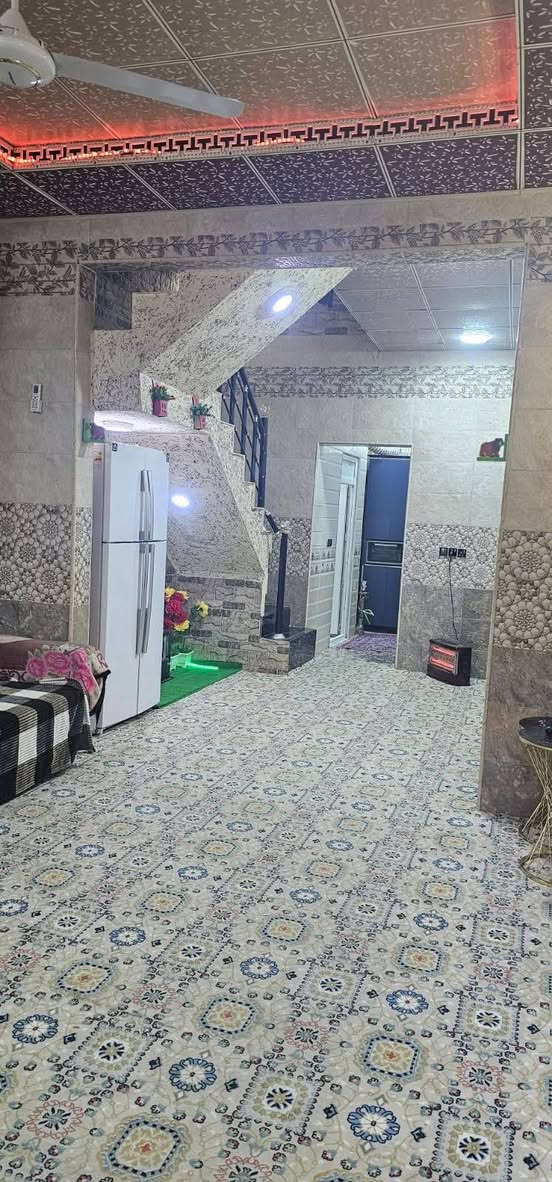 ياالله بيت ٥٠ متر طابق ونص سند ٢٥ اقرار محكمه كربلاء الحولي حي سومر خلف مدينه العاب ضوء القمر كافه الخدمات تبليط ارصفه ماي مجاري كامله منطقه حلوه اخوان الشراي ويريد يعرف السعر يتصل عل الرقم *********** لو يدخل خاص اني ابو البيت مو ابو عقار إذ مراوس ب ٧٥ متر عادي
