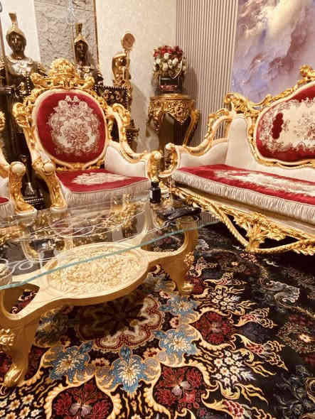 تخم زان مصري درجة أولى خشب روماني احمر مطعم ورق ذهب حفر ١٠ مقاعد ضخم***********
