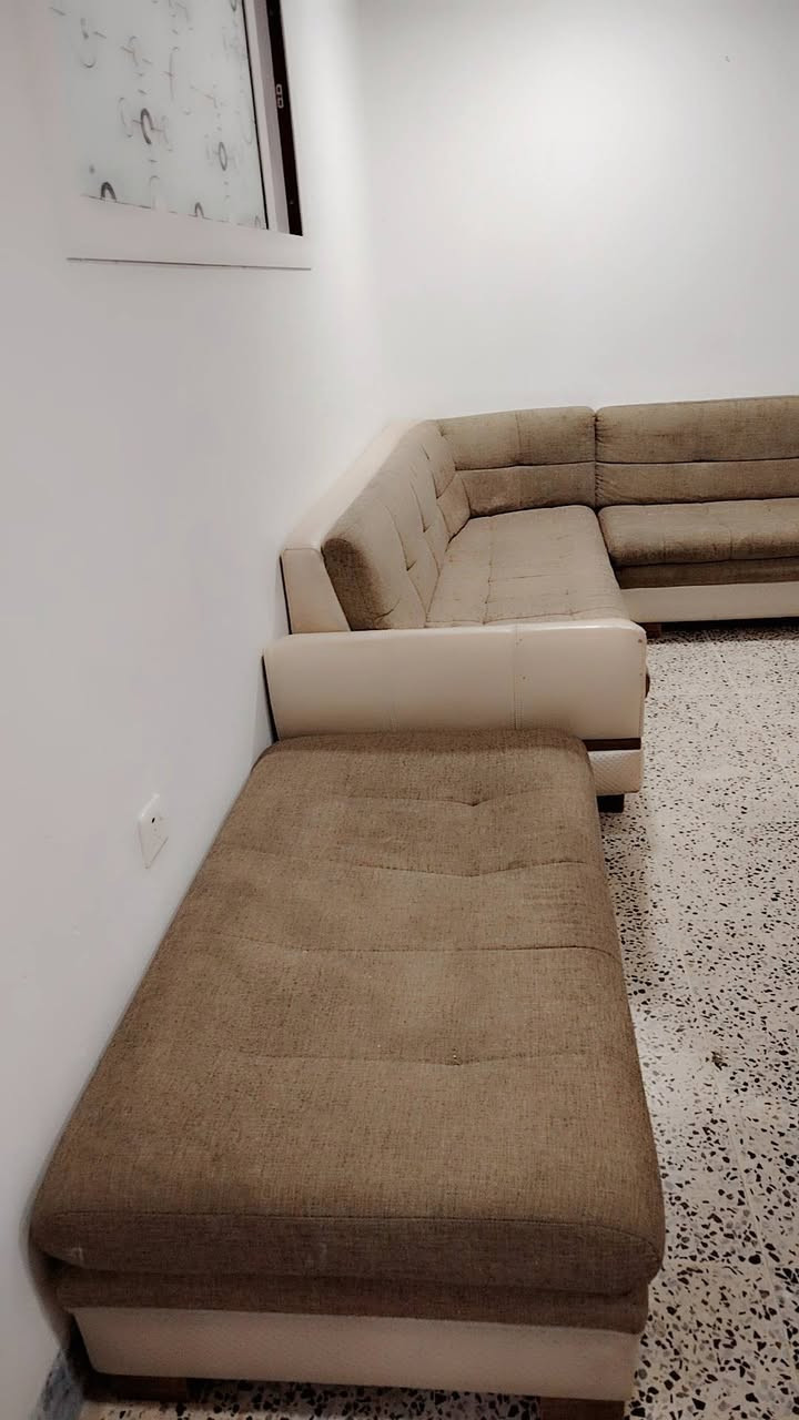 غراض كاونتر تخومه عدد 2 طبلات غرفة نوم بس الدوشك مو ويه الجربايه للبيع شلع ماابيع فرد كلهن ب300الف قفل بدون اي معامله  للاتصال ***********
