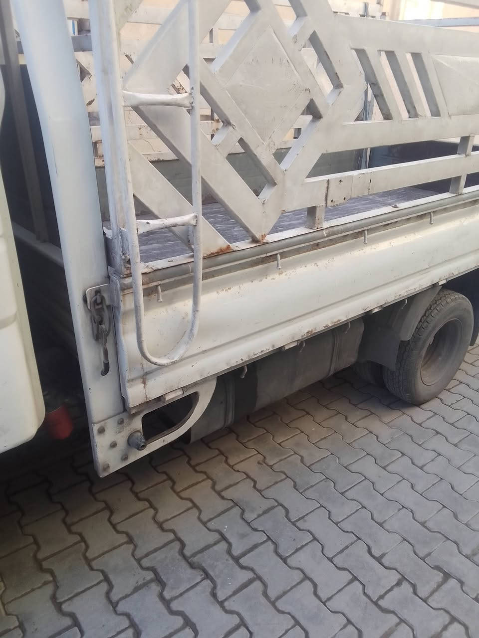 بدي مغلف فحل مع محجر للبيع 
السعر ٧٠٠ الف. *********** 
الشراي يتصل.
