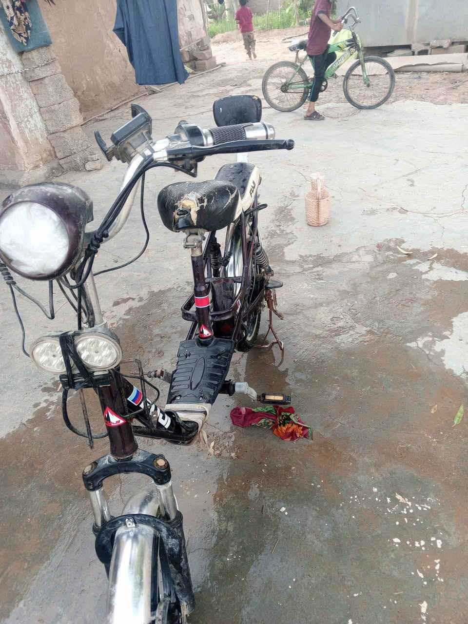 ماطورات شحن للبيع حجم 20 شغالات شرط بس باتريهن هابط اثنينهن ابسعر 300 او بيها مجال مكان ارياض اتصل ***********
