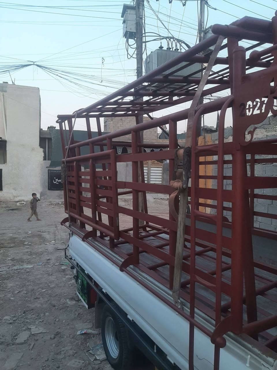 سلام عليكم للبيع محجر كيه حمل نثيه محجر تفصال جديد بعده حته ما مزرف درج هوك شبجه سبايد مكان بغداد الرقم ***********
