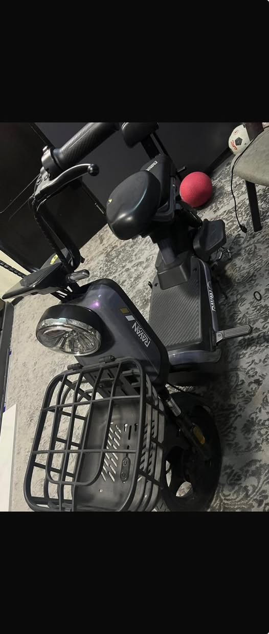 للبيع دراجه شحن جديده مستعمله كم مره سبب البيع ساكنين مجمع وانمنعت بلمجمع سرعه 40 الحجم 14 بيهه شاحنه وسويجات ٢ وبصمه كل شي شغال بيهه جديده كلش


**إذا كنت صاحب هذا الإعلان وتريد حذفه لأي سبب، رجاءا أرسل رسالة إلى الدعم الفني**