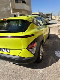 كونا ٢٠٢٤ لون مميز مواصفات النص حادث موضح طخه بالبنيد ومصبوغ قطعه وحده...