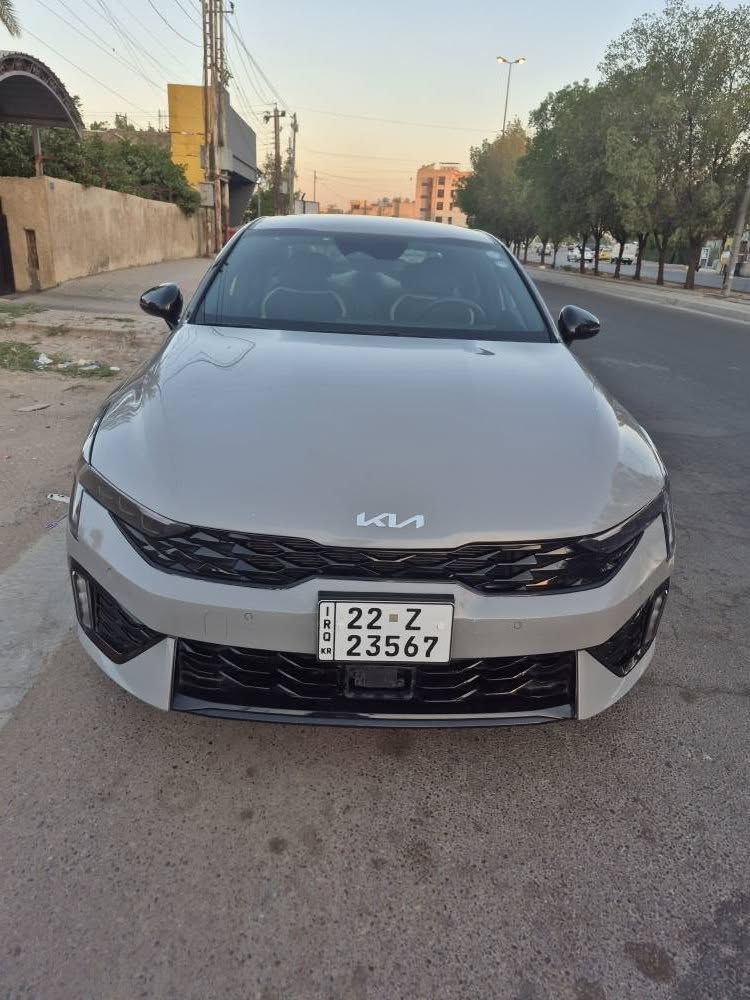 السلام عليكم 
كيا K5  2025
مكينة 2500 المرغوب
مواصفات Gt line الشكل الجديد 
لون سمنتي 
فول عده الفتحة 
بصمة ابواب وصندوق 
تشغيل عن بعد 
كشنات جلد 
كشن كهرباء 
تدفئة كشنات 
فول رادارات 
شحن لاسلكي 
مرقمة وجاهزة سنوية بأسمي تحويل 
ضرر سطحي خفيف بدون دواخل 
السيارة بيها بنيد صبغ ونص قبق جنطة 
شرط راديترات وغاز تبريد ومي شركة 
لغد شاصي كفالة 
ايرباكاتها سليمة 
السعر 200 وبيها مجال 
*********** 
*********** بغداد, العراق

