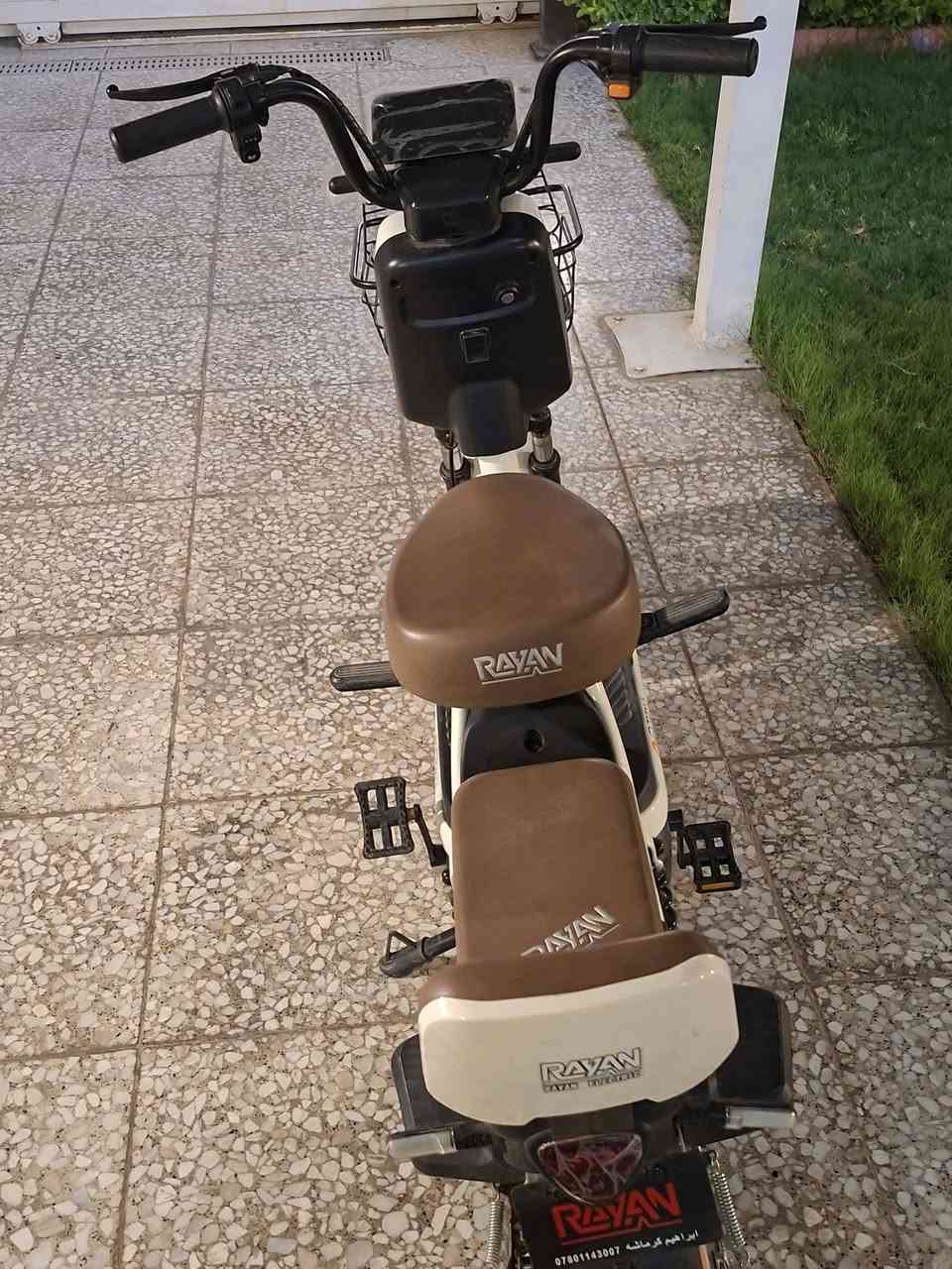 للبيع دراجة الريان حجم ١٤  اربعة بطاريات اتمشيك ٢٠ كيلوا وسرعته اربعين حقيقي مواصفاته اشارة يمنى ويسرة ومثبت سرعة ٣ سرعات وهورن وانذار من السرقة الدراجة جديدة صارلها شهر من مشتريها سعرها ٣٥٠ للاستفسار ***********
