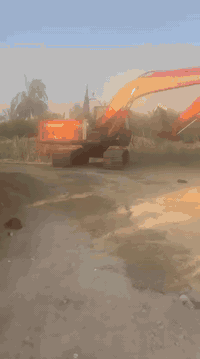 حفاره زت ثري
هيتاشي  دخول جديد
موديل ٢٠١٣ اصل منفيس وارد يابان
مشتغله ٨الالاف حفاره جديده على وضع الشركه برغي مامفتوحه بيها قطره صبغ مابيها حداديه وزناجيل ورلات وصينيه بعده زيروا نظافه ميه ميه
العنوان واسط الصويره الزبيديه 
السعر والاستفسار التواصل على هذا الرقم ***********
