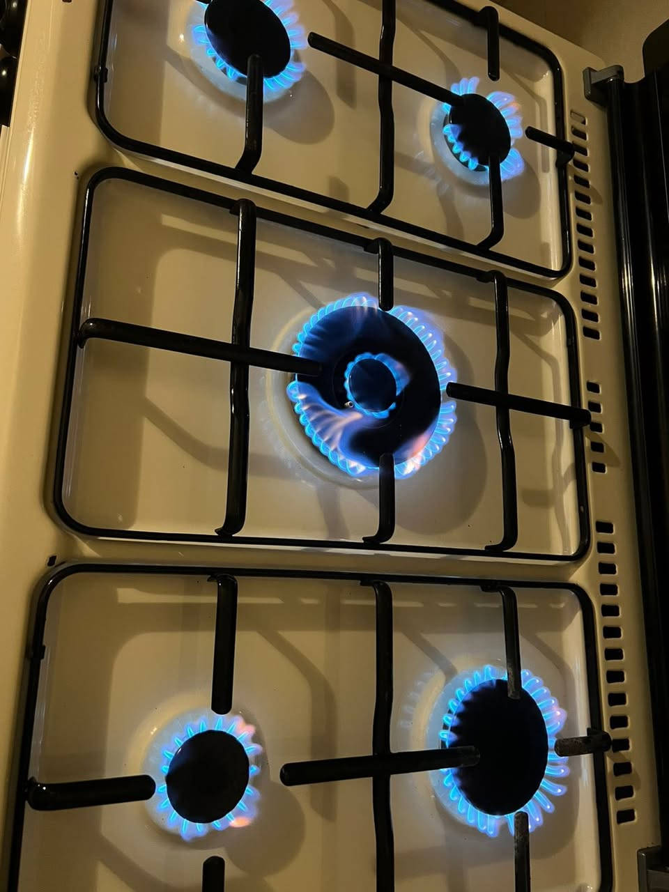 السلام عليكم غراض بيت نظيفه جداً للبيع المراسله ع الواتساب ع رقم المكتوب ثلاجه ماركه دنكا 14 قدم 175
مجمده ماركه اوكما ام الدولفين 10 قدم 325
كاونتر المنيوم تسكام مو سوكي225
طباخ 5 عيون١٥٠ 
بيهم مجال بسيط للشراي 
بغداد الشعب السريدات
***********
