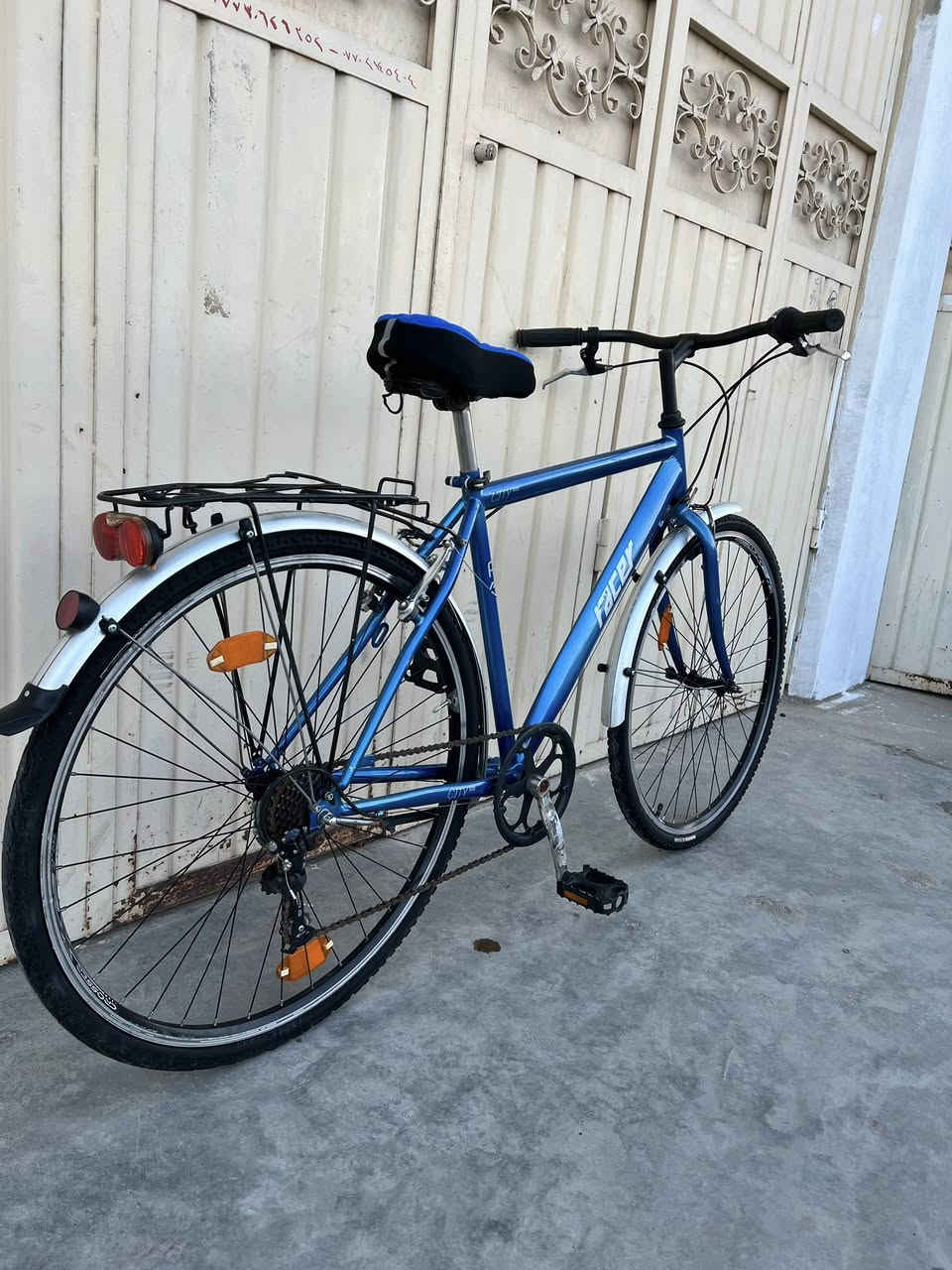 پاسکیل سویسری
حجم ٢٨ 
بالە
جسم حدید 
باسکیل -ترحال
بریکات فحمە
نمرە کیرات٧-١
نفضفە١٠٠/٩٨
سعر١٣٥ الف مابی مجال 
توصیل کل عیراق موجود 
قیاس L 
فخم ماشا اللە
عینوان /کلار
***********
