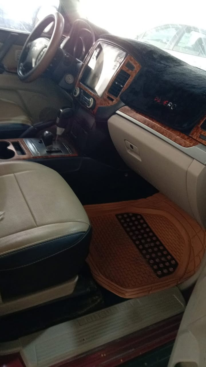 باجيرو 2008  7 راكب 6 سلندر 
بيه ربع  بنيد صبغ بدون ضرر  
حداديه امي خلفي جديد تايرات جدد كفاله عامه السياره من كلشي   تحويل مباشر. ويزعم مراوس حسب القناعه السعر 130 وبيه مجال. ***********
