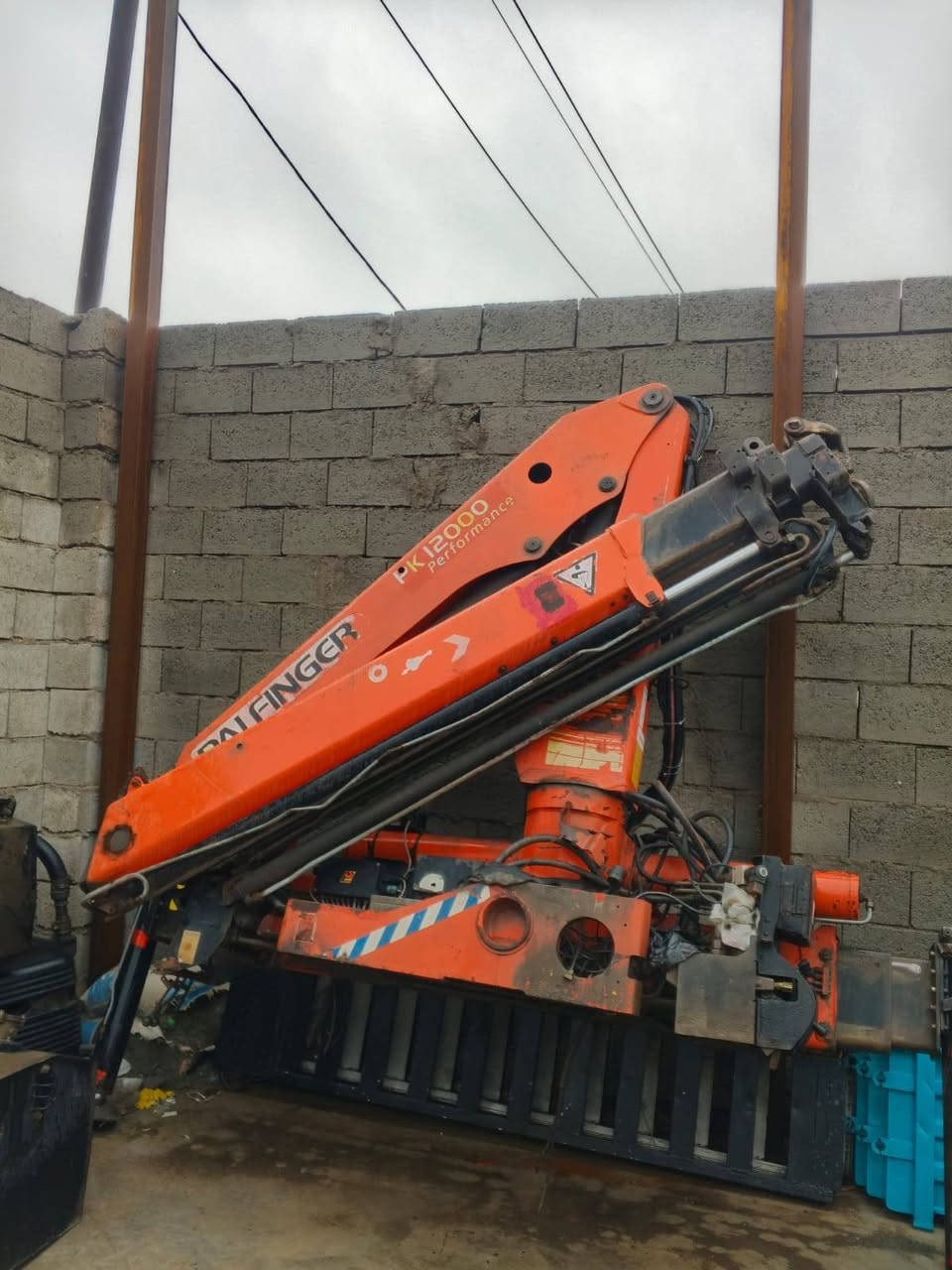 للبيع كرين بانفكر حجم 1200ريمونت 3سلاتيات دهن واحد يدوي رجلين مخالف يطلع جكات السعر 90وبي مجال
***********
