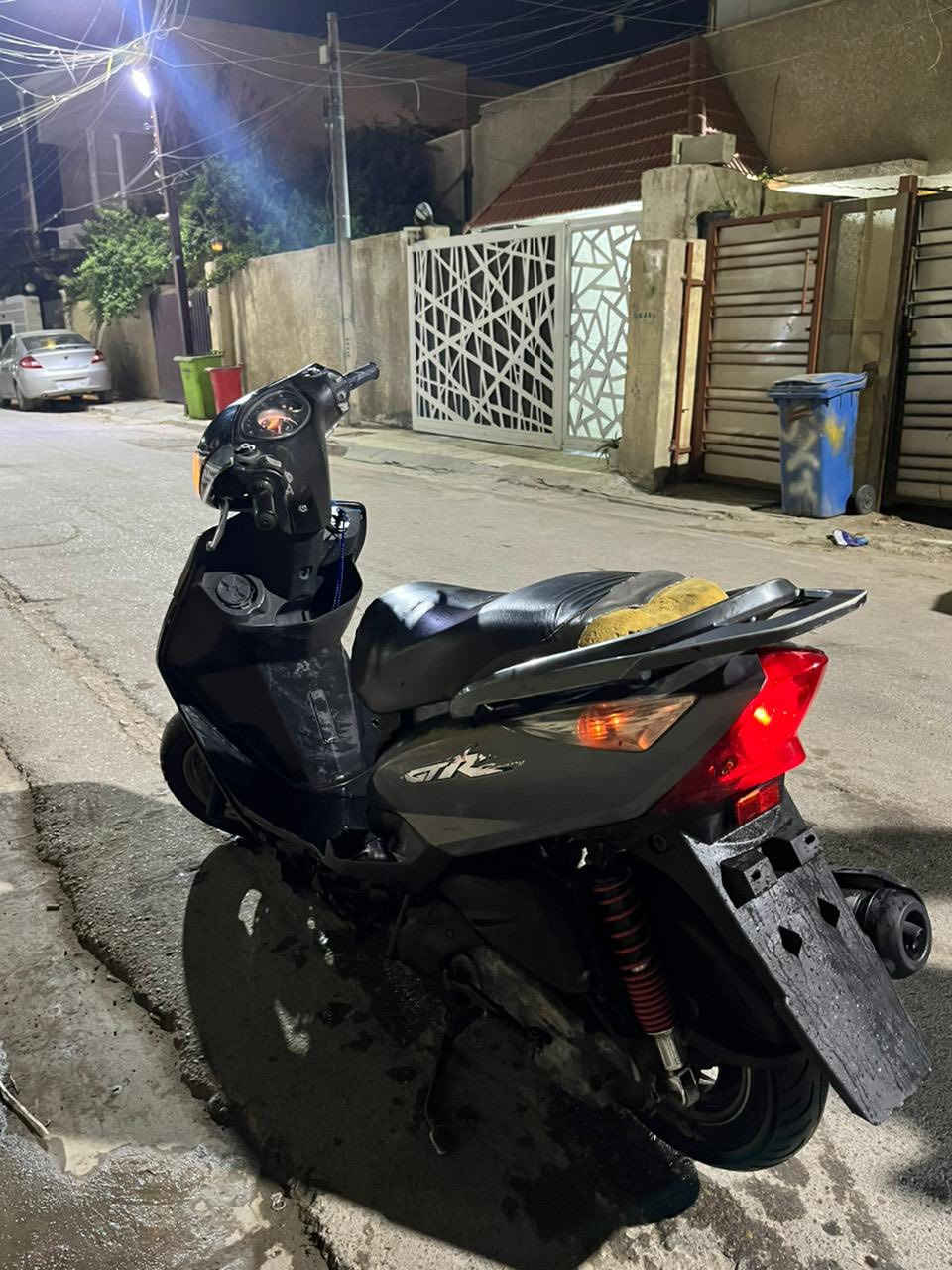 سلام عليكم عندي هاي ثعلب GTR ابلاديه الدراجه خير من الله كهرباءيات محركه ناعم بس الكلجات دايسه لءن جانت متروكه استعمال الوالد للتواصل(***********) السعر(٣٧٥) بيه مجال للحبايب مكاني بغداد
