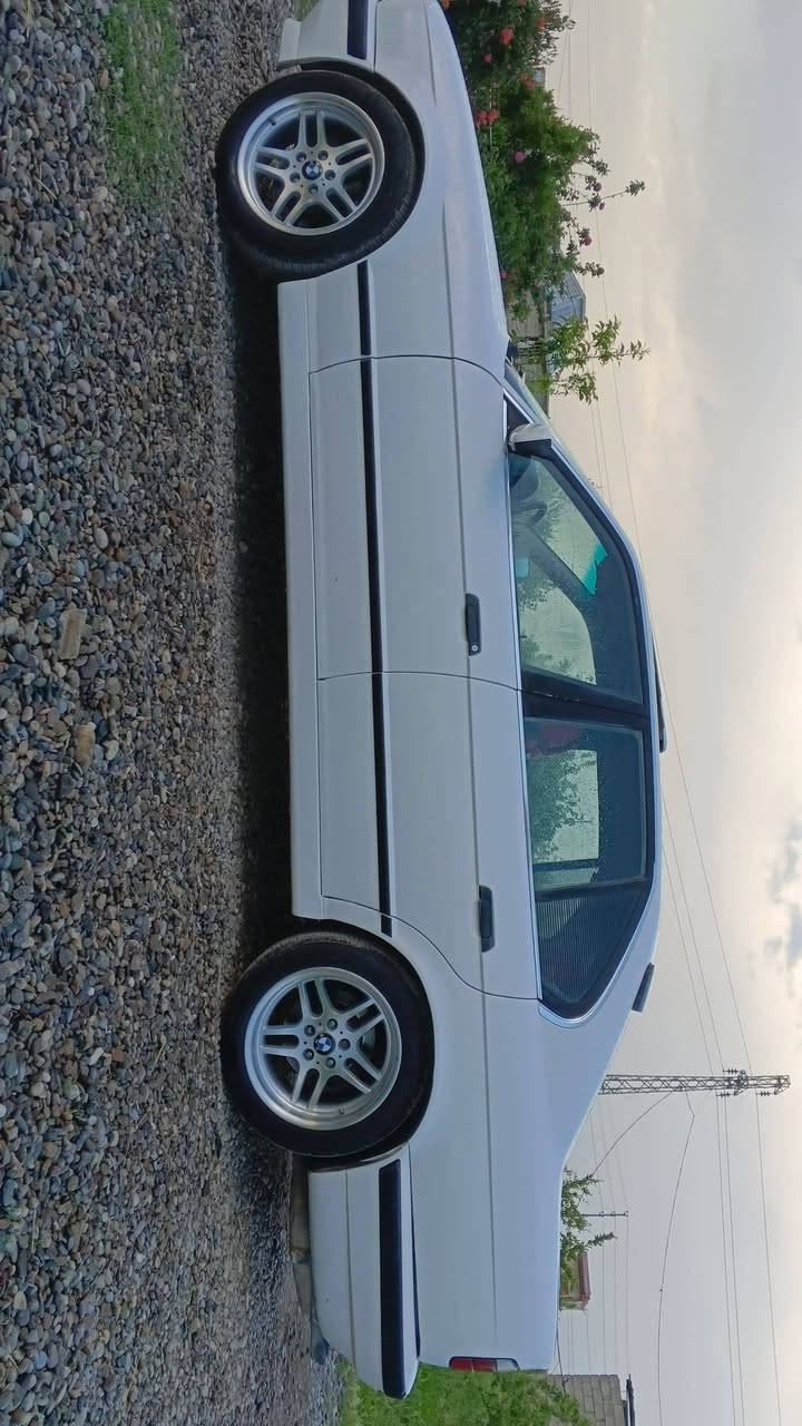 سلام عليكم BMW 525 مسكر  كير عادي موديل 89 رقم كركوك مشروع وطني ،السعر 55 عنوان كركوك الحويجه ***********
