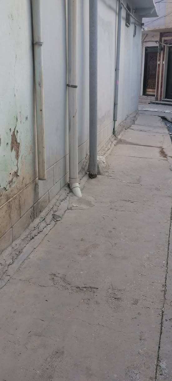 دار للبيع فارغ ٥ غرف في منطقة الجزائر قرب الدوره الجزائر مساحة ٩٧ م قريب على الشارع العام يصلح مخزن تجاري الاتصال على الرقم ***********
