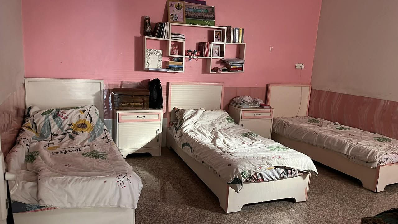 غرفه نوم للبيع خمس قطع خشب ثقيل صنع عراقي 
للتواصل ***********
