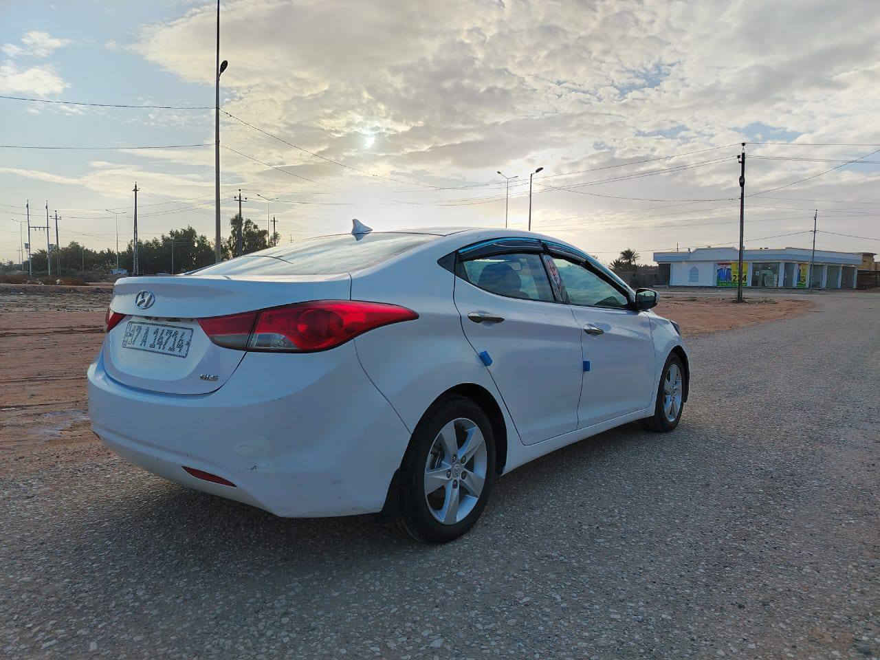 السلام عليكم ورحمة الله وبركاته  مكلف بالنشر للبيع الانتره ٢٠١٣ مثنى تحويل مباشر سنويه  وهزه  جديده خليجي محرك ١٨٠٠  سياره مابيها حادث ولا تبديل بيها رشات صبغ سيارة مابيها نقص مكان سيارة السماوة الرميثه لسعر ١٠٨  ***********
