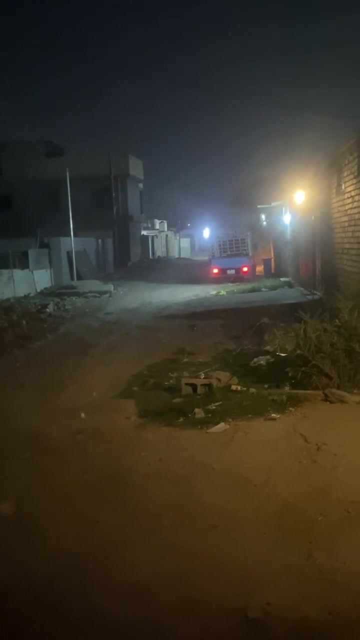 السلام عليكم  بيت مساحته 125 متر في حي البتول شارع الثلاجات البيت كله طابوك ونضيف بنيان جديد ***********
