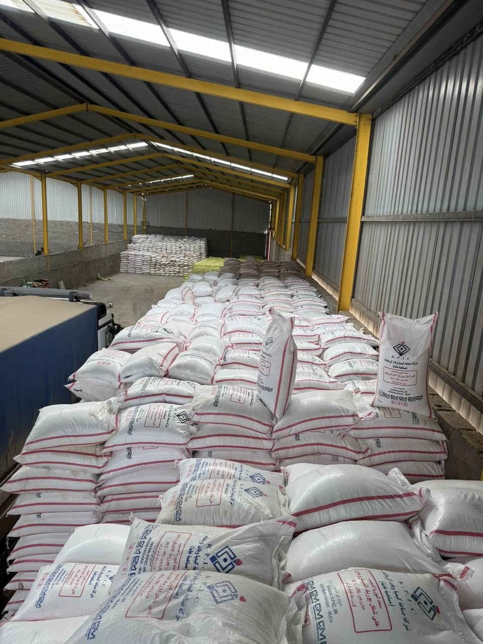 يوجد لدينا سماد يوريا كرمنشا الأصلي حصراً
في شركه البديري للاستفسار والطلب يرجى التواصل على الرقم الآتي ***********حسن البدیری
