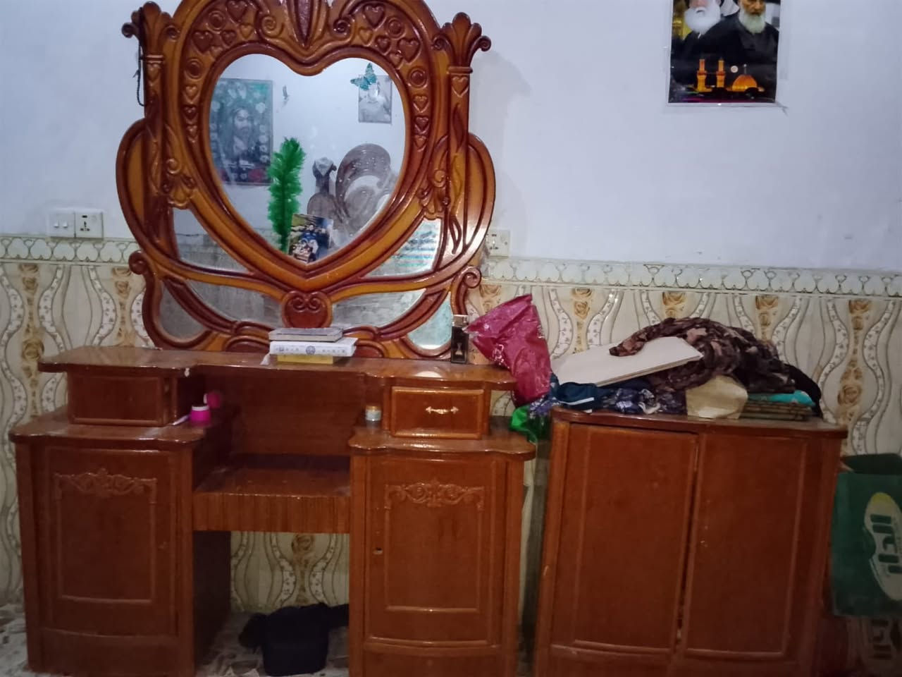 السلام عليكم غرفتين للبيع مستعملات تصليحات بسيطه كلمن وسعرها مكاني بغداد  ***********
