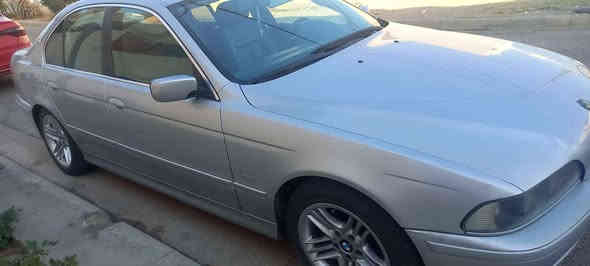 BMW أوتوماتيك 
موديل 2000 رقم أوروبي منفيست مسجلة مرور دهوك 
بدون صبغ ودعم تبريد وتدفئ شغال سعر 75 ومجال هاتف *********** دهوك
