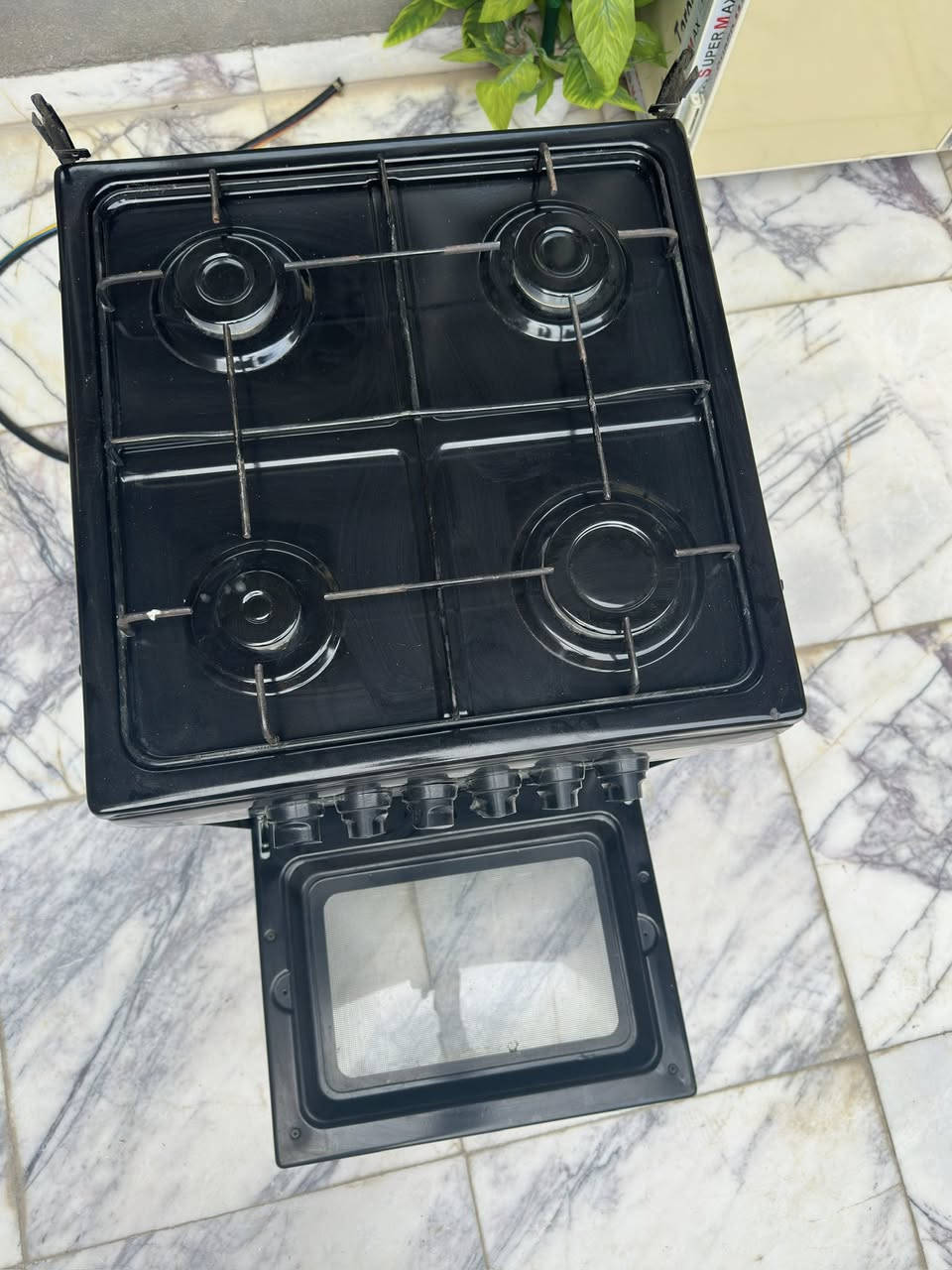 السلام عليكم طباخ البيع نضيف ستعمال شهر واحد (*********** )
