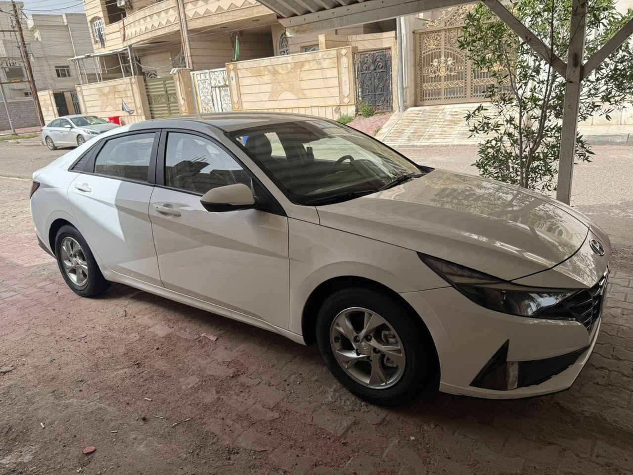 افانتي 2021 وارد كوري بانزين
المواصفات نصف فول :
اللون الخارجي ابيض داخلية اسود
حساسات امامية وخلفية
محركها 1,600 L
مثبت سرعه ونظام المحافظة على المسار
كشنات جلد
تحكمات بالستيرن
الكير والمحرك والشاصي كفاله بدون ايرباك
رقم السيارة بصرة (حرة)
مكفولة من الحادثها بيها فقط صبغ  بالجاملغ قطعة وحدة بدون بارد السيارة كلش نظيفه تخم تايرات وحدادية جديدة ماشية ١١٨ الف كيلو مطلوب بيها ١٤٥ ورقة بيع مستعجل بيها مجال بسيط
المكان البصرة/ الطويسة

0772 582 9692
***********
