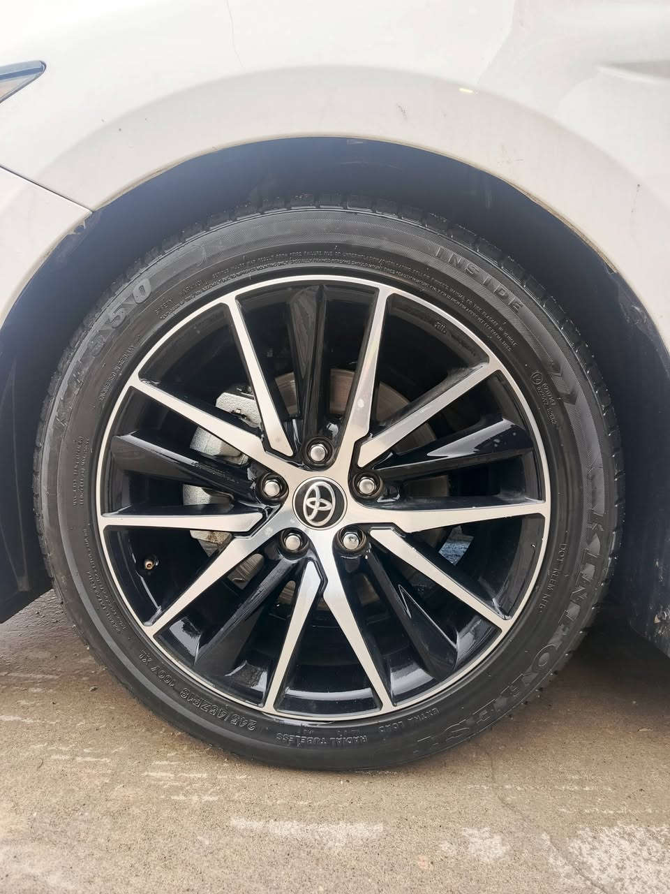 ♦️تويوتا كامري 2024 بانزين♦️
لون ابيض 
موديل 2024 
رقم اربيل مسطرة "22"
رقم وهزة وسنوية جديد ✅ 
نوع المكينة ( بانزين )  
المواصفات : 
ــ كشنات جلد 
ــ شاشة كبيرة 
ــ ويل حجم 18 
ــ ويل كروم اصلي 
ــ مانع انزلاق 
ــ مري كهرب 
ــ لايت عدسة 
ــ لد إشارة خفي 
ــ شاشات خلفية اصلي 
ــ شفتات بل استيرن 
ــ كشن سايق كهرب 
ــ رادار امامي 
ــ رادار بالمري 
ــ نقطة عمياء 
ــ شاشة اعطال
ــ 3 انضمة قيادة : " ECO "   " NORMAL "   " SPORT " 
* وبعد بيها مواصفات الخ.......
       ‼️ السيارة كلين تايتل بدون اي ضرر ( شرط ) ‼️
           🚫 فقط بيها قبغ الصندوك امبدل فقط 🚫
❌ بدون اي ضرر او دواخل او صبغ او بارد كلشي ما بيها❌

📍السيارة معروضة لدى ( محمد الحمداني ) لبيع وشراء جميع انواع السيارات الحديثة والمتضررة والزيرو✓........

📌 للأستفسار الاتصال على الارقام التاليه : *********** اسيا 
*********** كورك 
* ملاحضة : رقمي الاسيا بي واتساب ✅ 💫
