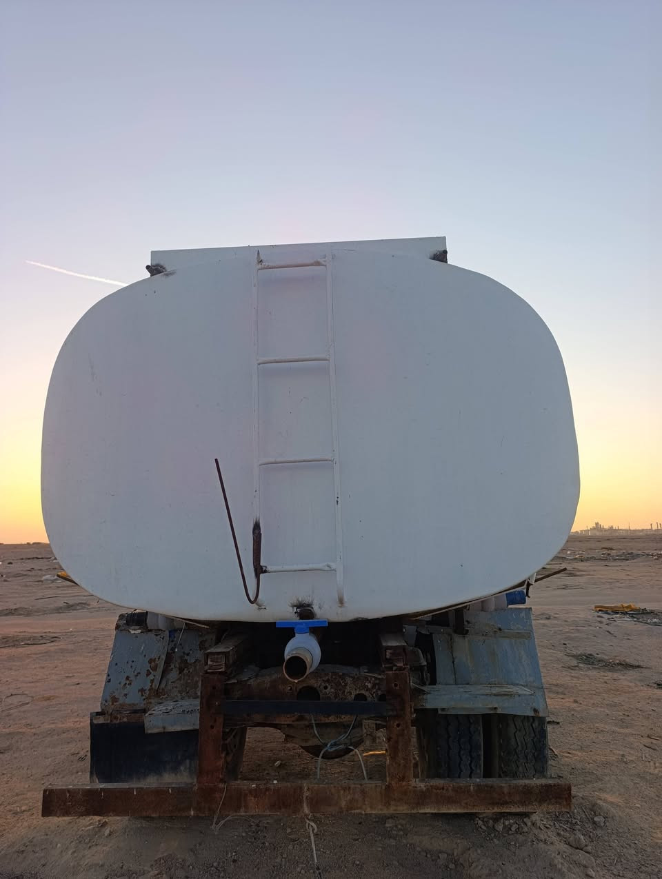 السلام عليكم تانكي للبيع حديد 4 ملم تفصال جديد الحموله 16 طن السعر 3 مليون لتواصل ***********
