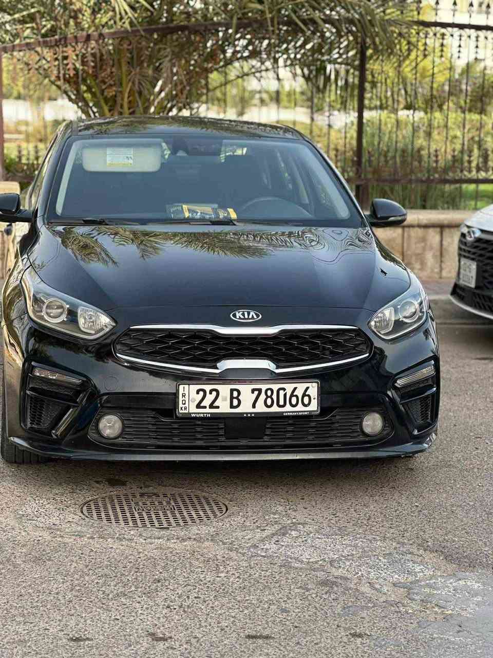 سياره حلوه حادث كلش حلو
فورتي 19 بأسمي 
السعر 112 قفل وماكو فورتي بهل سعر 
***********
