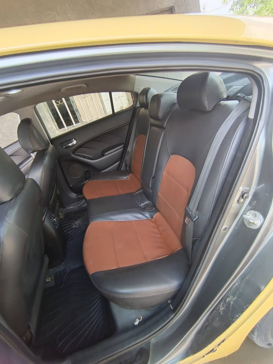 السلام عليكم كوشينات فورتي نضيفة بيهن  تدفئه السعر 200 العنوان بغداد ***********
