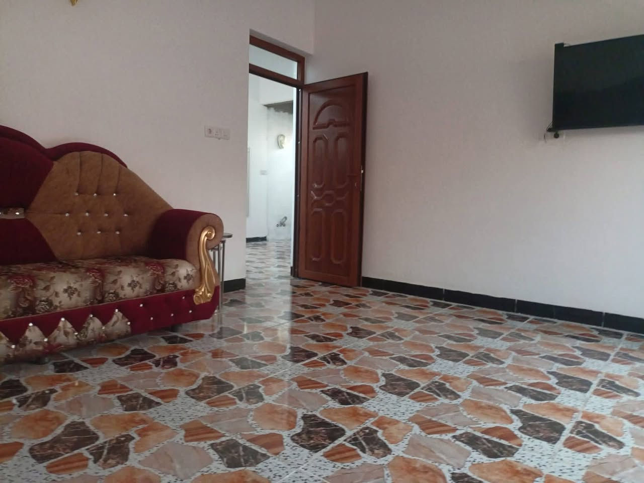 بيـع مسـتعجل✅
يأالله( بسم الله الرحمن الرحيم)� دار للبيع – رجم حديد اراضي زيادة قريب ع شارع 30
📐 المساحة: 155 متر ➖ واجهه 10 متر عمق 15ونص
🛣️ خدمات كامله ماء وكهرباء 
🔹 المواصفات : بناء حديث اساس بادلو 
🏣طابق واحد :
• يشمل غرفتين نوم +  هول داخلي + صالة استقبال + صحيات
• سند زراعي  ووصل بلدية تمليك السعر 55 وقابل للتفاوض
🪄 
؟ للاستفسار والتفاصيل الاتصال .***********
📞 ‏‪‏‪
